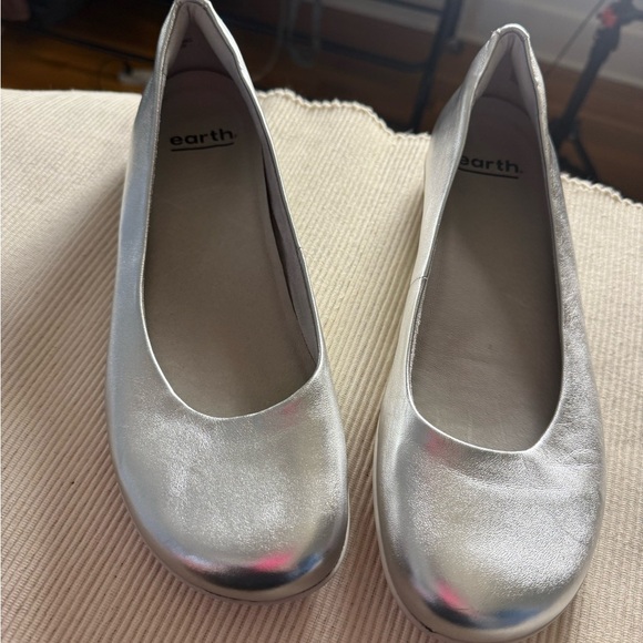 Earth Women's Metallic Silver Loafers 10 - Picture 1 of 6
